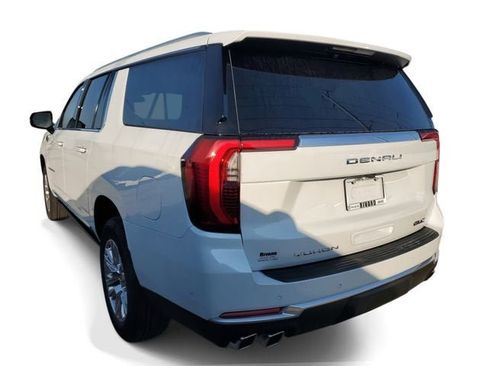 New 2026 GMC Yukon XL Denali w/ Sun & Power Step Package image 4