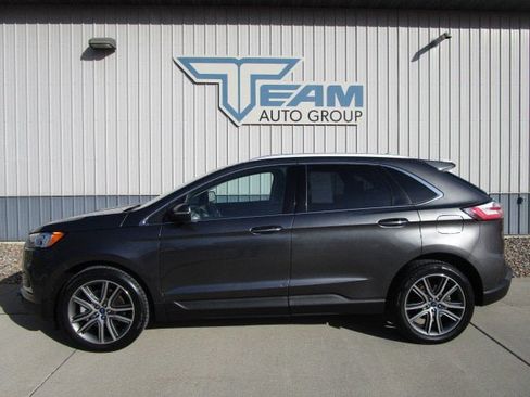 Used 2019 Ford Edge Titanium w/ Cold Weather Package image 4