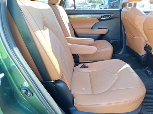 Used 2023 Toyota Highlander Platinum image 35