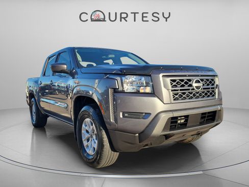 Used 2024 Nissan Frontier SV image 6
