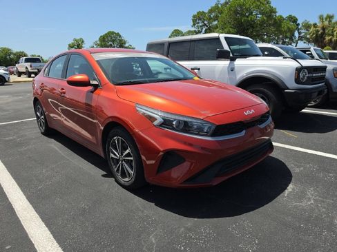 Certified 2023 Kia Forte LXS FWD image 1