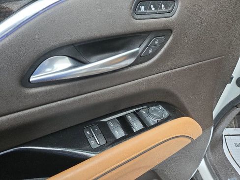 Certified 2021 Cadillac Escalade Premium Luxury AWD/4WD image 12