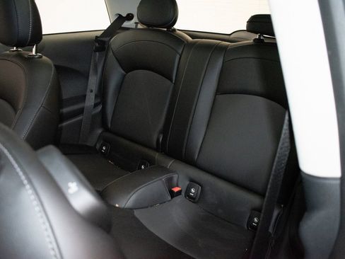 Used 2018 MINI Cooper 2-Door Hardtop image 23