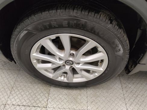 Used 2018 Nissan Rogue SV w/ Premium Package image 31