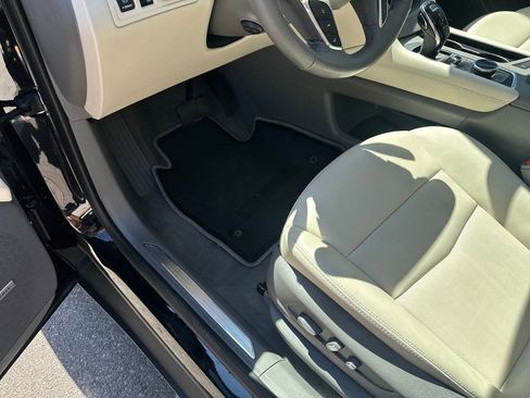 Used 2023 Cadillac XT5 Premium Luxury w/ Technology Package FWD image 17