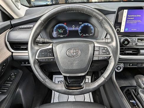 Used 2024 Toyota Grand Highlander AWD image 19