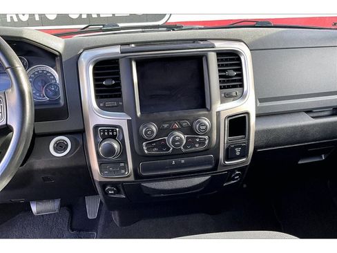 Used 2019 RAM 1500 Classic SLT w/ Luxury Group image 7