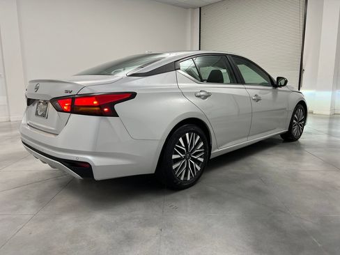 Used 2024 Nissan Altima 2.5 SV image 7
