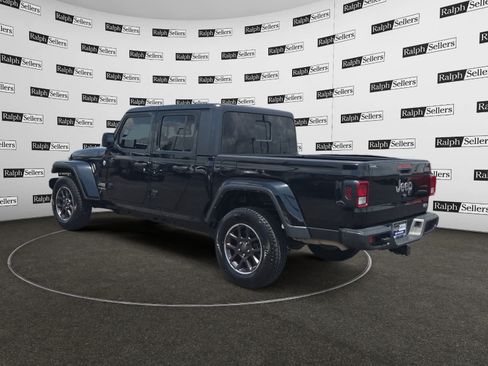 Used 2023 Jeep Gladiator Overland AWD/4WD image 4