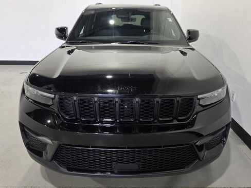 New 2025 Jeep Grand Cherokee Altitude AWD/4WD image 10