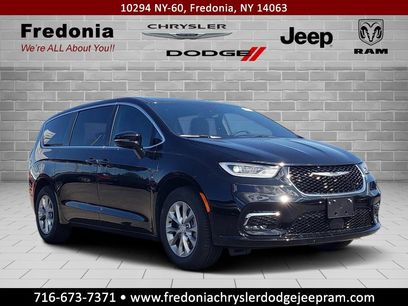 New 2026 Chrysler Pacifica Select