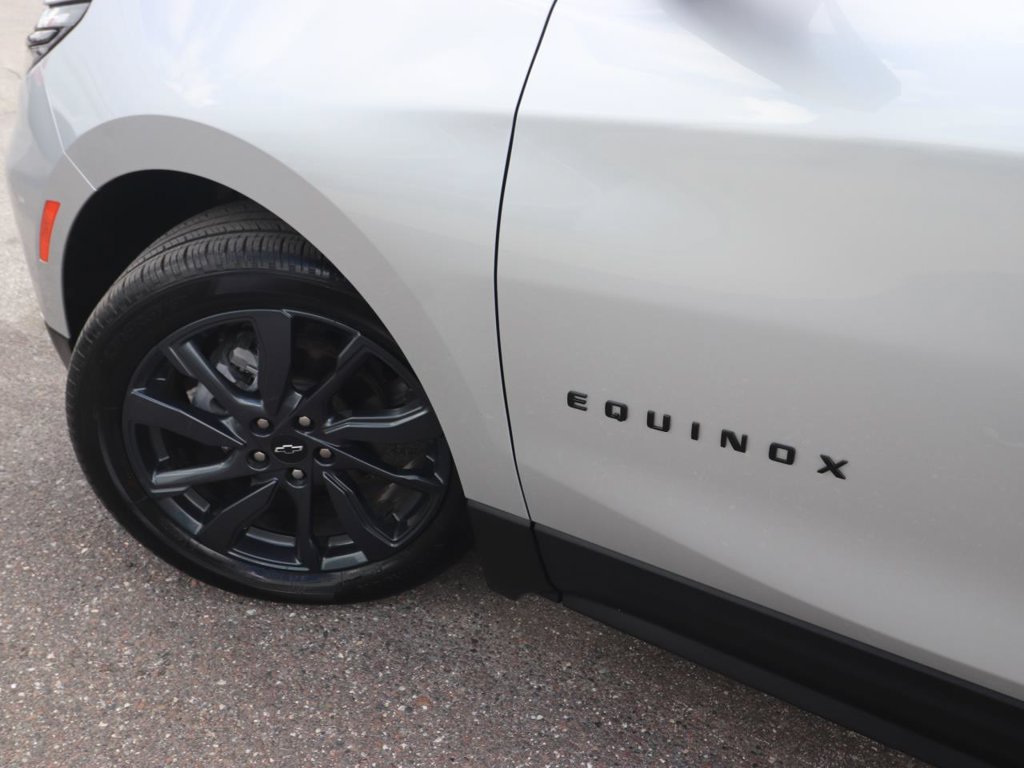 Used 2022 Chevrolet Equinox RS w/ RS Leather Package FWD image 3