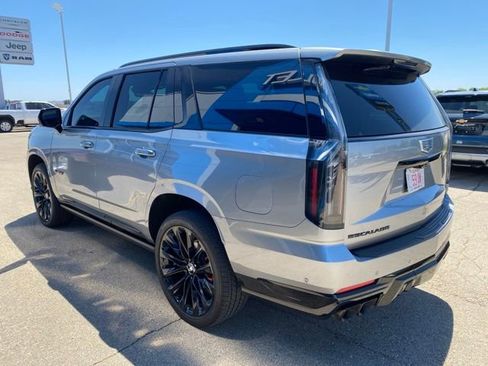 Used 2025 Cadillac Escalade V w/ LPO, ONYX Package AWD/4WD image 22
