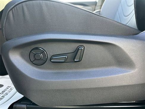 New 2026 Volkswagen Tiguan SE R-Line image 13