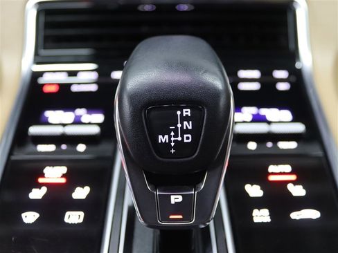 Used 2018 Porsche Panamera 4S image 29