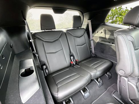 Used 2025 Cadillac XT6 Premium Luxury image 28