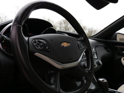 Used 2017 Chevrolet Impala Premier w/ Enhanced Convenience Package FWD image 28