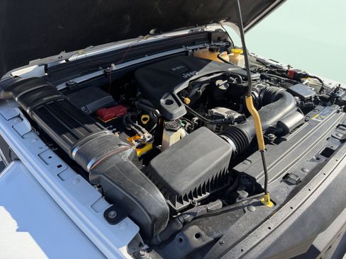 Used 2020 Jeep Gladiator Overland image 13