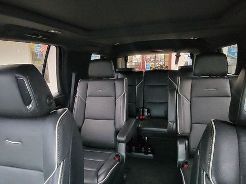 Used 2023 Cadillac Escalade Premium Luxury image 25