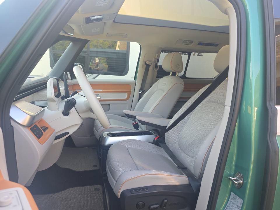 Used 2025 Volkswagen ID. Buzz 1st Edition AWD/4WD image 23