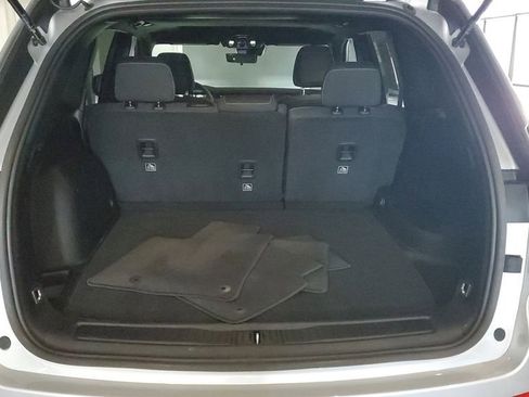 Used 2025 Jeep Grand Cherokee Laredo X image 10