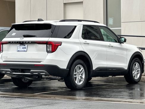 New 2026 Ford Explorer Active w/ Active Comfort Package image 3