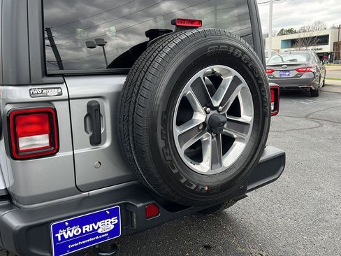 Used 2019 Jeep Wrangler Unlimited Sahara image 9