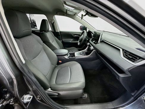 Used 2025 Toyota RAV4 XLE AWD/4WD image 31