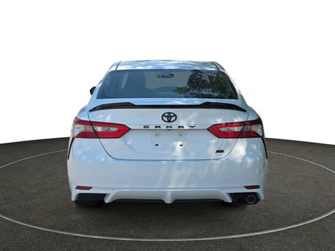 Used 2018 Toyota Camry SE FWD image 5