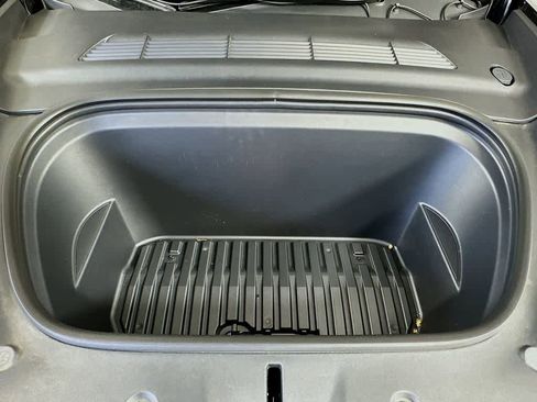 Used 2024 Tesla Model Y Long Range image 8