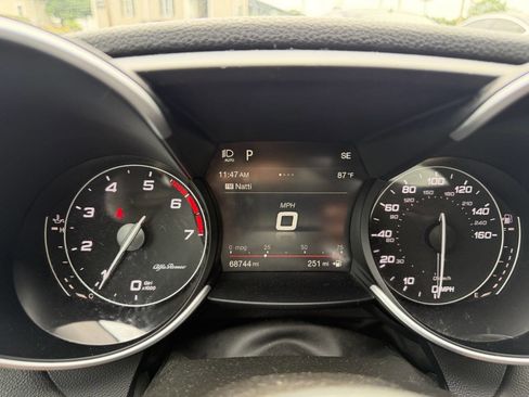 Used 2019 Alfa Romeo Giulia AWD w/ Cold Weather Package image 14