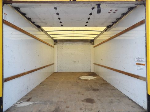 Used 2017 GMC Savana 3500 Extended RWD image 35