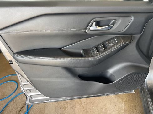 Certified 2025 Nissan Rogue SL AWD/4WD image 9