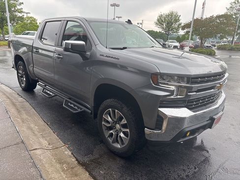 Used 2022 Chevrolet Silverado 1500 LT AWD/4WD image 2