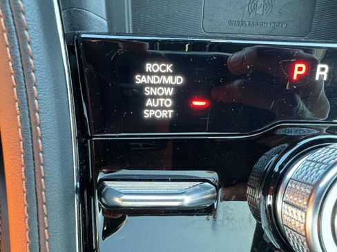 Used 2022 Jeep Grand Cherokee Summit AWD/4WD image 33