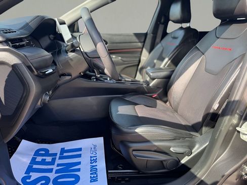 Used 2023 Jeep Compass Trailhawk image 16