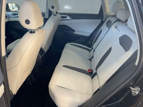 New 2026 Volkswagen Taos SE image 15