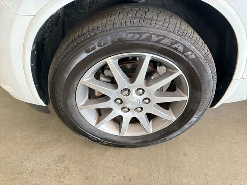 Used 2017 Buick Enclave Leather image 10