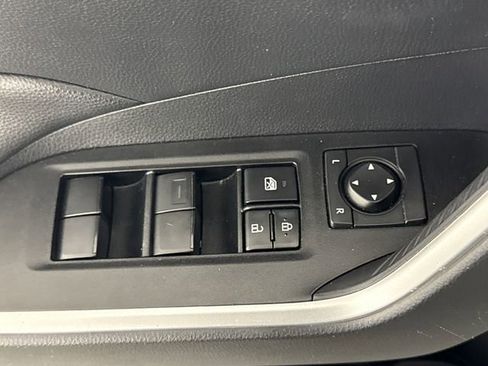Used 2021 Toyota RAV4 LE AWD/4WD image 29