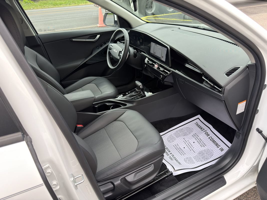 Used 2023 Kia Niro EX FWD image 32