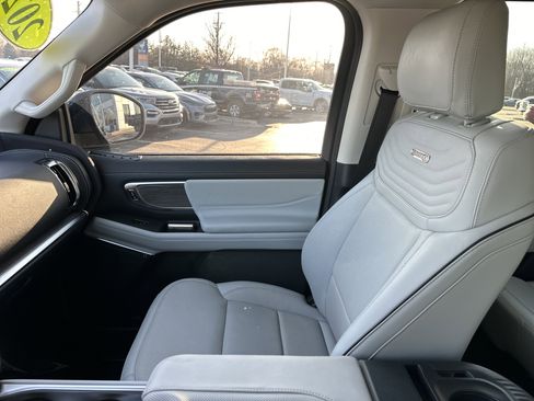 Certified 2025 Ford Expedition Platinum w/ Platinum Ultimate Package image 21