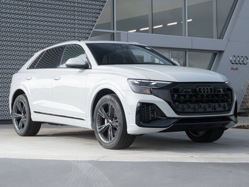 New 2026 Audi Q8 Premium image 1