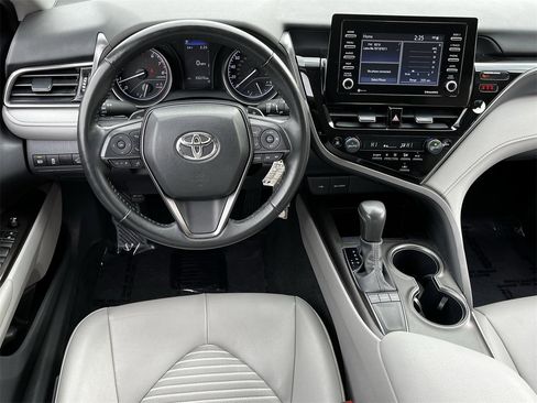 Used 2024 Toyota Camry SE image 10