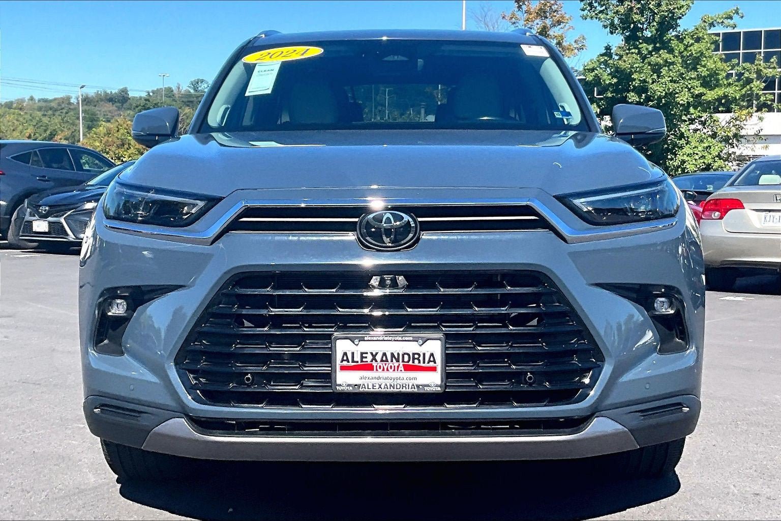 Used 2024 Toyota Grand Highlander AWD Hybrid image 3