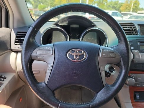 Used 2010 Toyota Highlander Limited FWD image 16