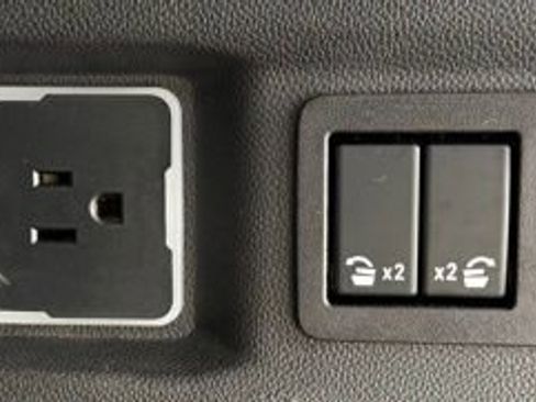 Used 2023 Chevrolet Tahoe High Country image 13