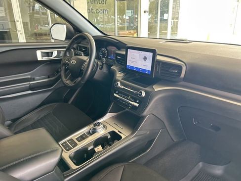 Used 2020 Ford Explorer XLT image 18