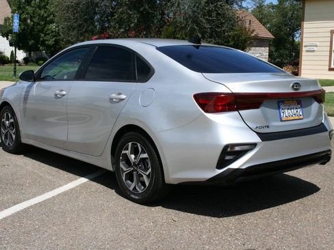 Used 2021 Kia Forte LXS FWD image 6