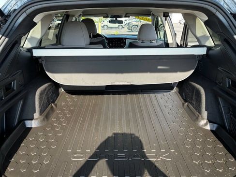 Used 2023 Subaru Outback Premium AWD/4WD image 23