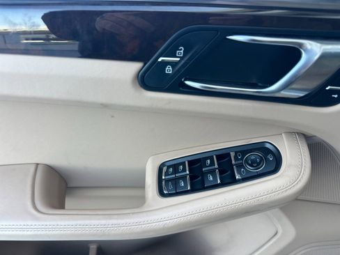 Used 2023 Porsche Macan S AWD/4WD image 12